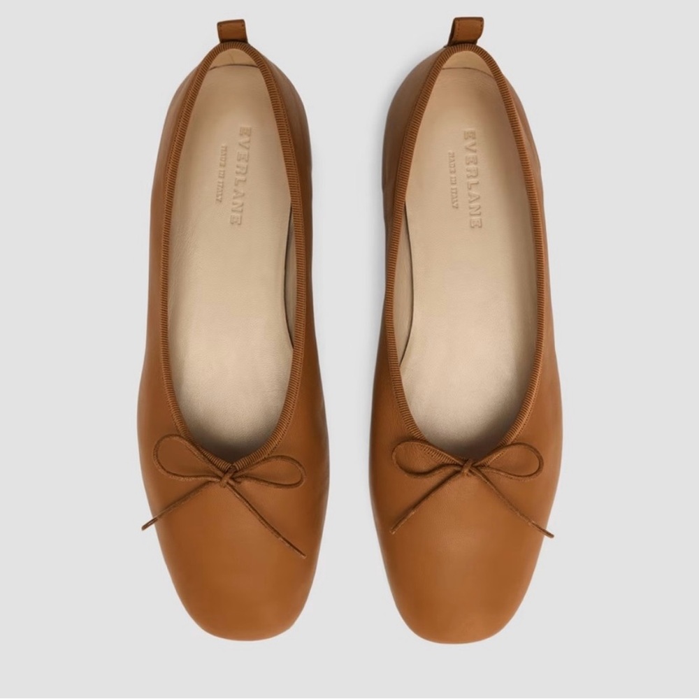 EVERLANE The Italian Leather Day Ballet Flat
NWOB size 7.5